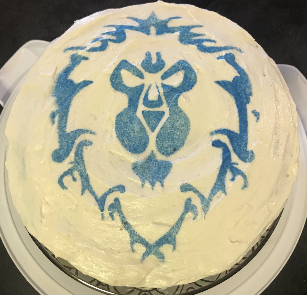 #Cake 🍰 Awesome of the Day: A #ToastToWarcraft With this #Warcraft Horde &amp; Alliance Symbols #Birthdaycake 🎂 #Weddingcake 💍 to Celebrate #WoWClassic by <a href="/Blizzard_Ent/">Blizzard Entertainment</a> via <a href="/joeldeaguero/">Joel Deaguero</a> #SamaCake #SamaGeek 🤓 #SamaGames 🕹️