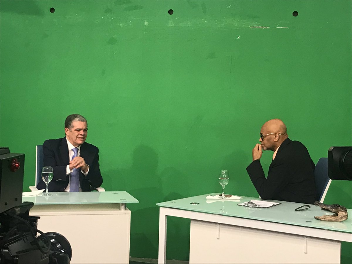 En breve cana 29 para toda la RD , Amarante habla al país..,,, programa de Cocodrilo...

Sintonice ahora canal 29 , Teleuniverso