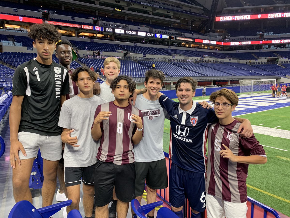 LCBears_BSoccer's tweet photo. Special thanks to @Drew_Conner1  for hanging out with the guys after the game. https://t.co/rcDLEeH7d5
