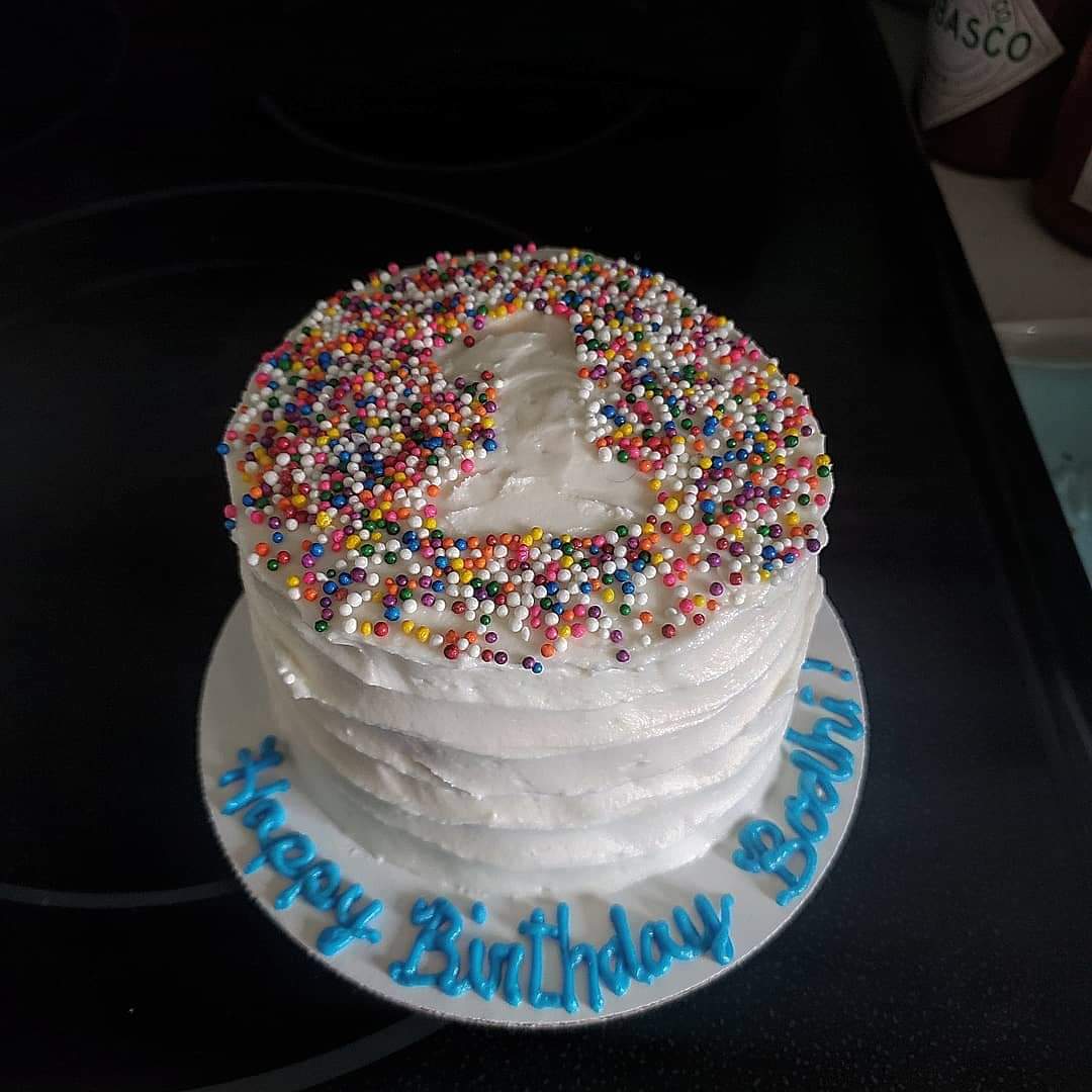 DelishDesignYYC's tweet photo. Nothing says Happy First Birthday like a confetti birthday cake and matching mini smash cake! #confetti #insideandout #buttercream #minicakes #smashcake #yyc #supportlocal #delishdesigns https://t.co/bfKj7TxSxu