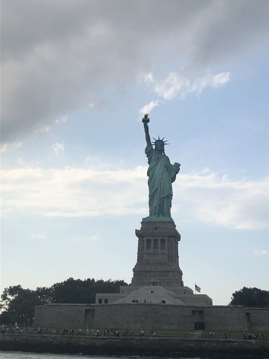 Attitude of Gratitude Challenge. Day 2, 7 pics. 1 each day that capture great leaders in action - anyone, any role, anywhere can be a leader. No explanation, just the picture. I challenge #AttitudeofGratitude #MagentaCentral