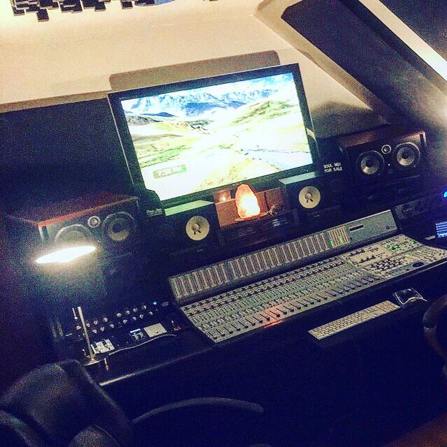 okvanleeuwen's tweet photo. WORKING ON THIS LABEL MIX, @ANDROSTORRES AND @JSMOOTHTHEBEAST TODAY THANKS FOR CHOOSING #MIXEDBYVAN 🔥🔥🔥
#recordingstudio #mainemusic #music #goodmusic #recordlabel #musicbusiness #newmusic #instamusic #instagood #songwriter #audioengineer #studiolife #studiolyfe #studiovibes https://t.co/FvMoyhCLib