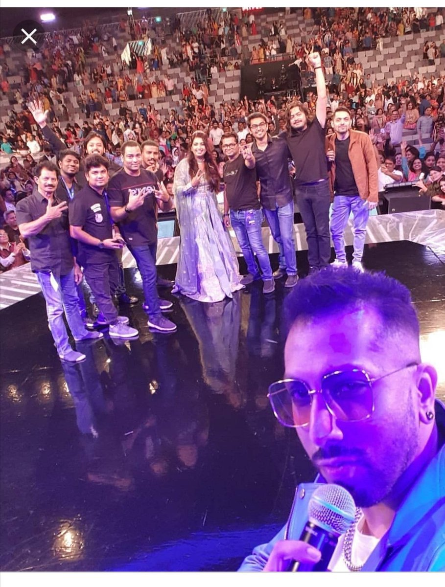 humblemumble2k's tweet photo. @02Aditi02 #ThankYou @shreyaghoshal it's very special to see #SuperBusy #inspiringPeople #takeTimeForFans #itShows #YouAreRare #YourGesture #MakesTwitter #AVeryHappyPlace
#YourLikesReplyTweetAllLookMine
#MyBestMemories #Selfie #Singapore @tusharjoshiii @iamkpsandhu @humblemumble2k https://t.co/VDcocf0360
