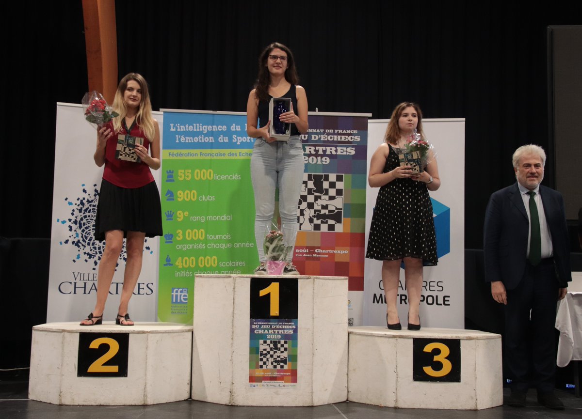 ChampFraEchecs's tweet photo. Championnat de France d'échecs - le podium du National féminin
🥇 Pauline Guichard
🥈 Sophie Milliet
🥉 Andreea Navrotescu
#échecs #Chartres2019 https://t.co/dM5py1nMVz