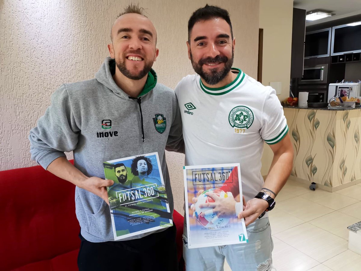 Parada1985's tweet photo. No todos los días te abre las puertas de su casa un crack del #futsal como @Pintinho07 #obrigado por tudo 🙌.
Pronto muchas novedades y proyectos, seguro que volveremos a encontrarnos. #futsal360 @cresol_marreco @lnfontime #craque #futbolsala #futsaldiferente #clasicodaspenas https://t.co/bhr2jY0FhT