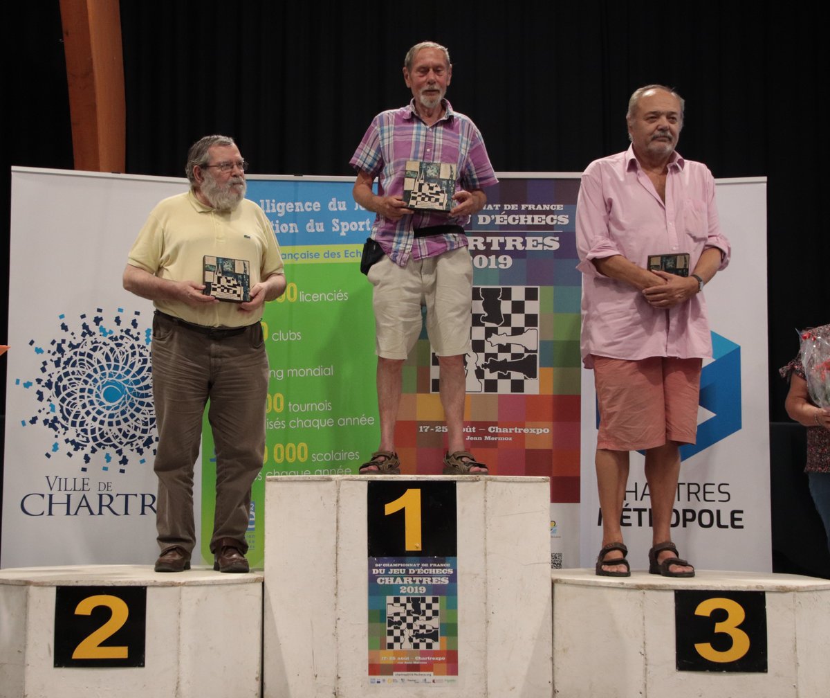 ChampFraEchecs's tweet photo. Championnat de France d'échecs - le podium Vétérans
🥇 DUSSOL Pierre
🥈 GOLDENBERG Richard
🥉 LADISIC Alex-Sacha
#échecs #Chartres2019 https://t.co/LurSlFOhae