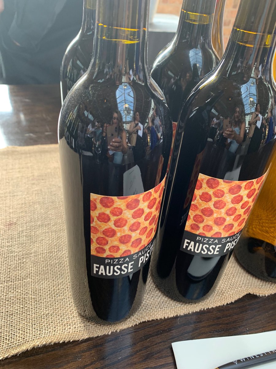 OmgPizzaClub's tweet photo. #PizzaWine https://t.co/VwIt9fmzRN