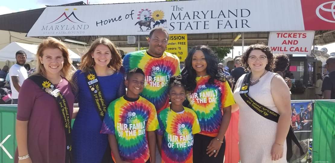 MDStateFair's tweet photo. Congrats #MarylandStateFair Family of the Day, the Wallace Family! Pictured w/#MissMDAG Runners-up Sara VanRyswick(left),  Sydney Garner and Sydnie Grossnickle (right), Fair Family of the Day received free admission, ride wristbands &amp; food tickets compliments of #MYMDStateFair. https://t.co/qe92c8LiTf