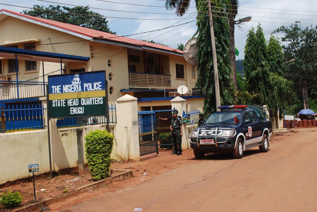 frnews_ng's tweet photo. Police says none of its stations was burnt in Enugu https://t.co/KwcsqOvKCG https://t.co/bAcirqmBFf