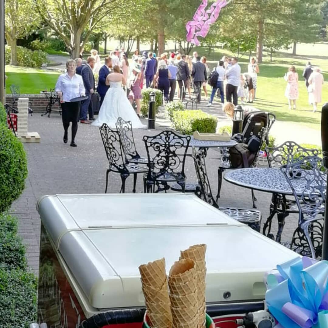 Theloftgallones's tweet photo. Gallone's.  Because your special day deserves the best 💖 🍨 🎉 
#lovebedford #mumsofbedford #wearebedford #gelato #gelato wedding #familiesofbedford https://t.co/DuYGpp3A7k