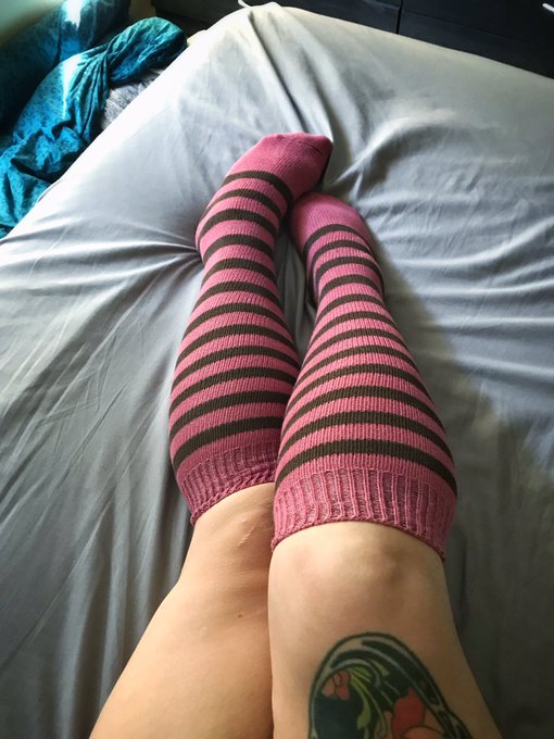 It&rsquo;s actually a cool day today! I can&rsquo;t wait till it&rsquo;s knee highs and hoodie weather all the time! 😍  Oh<a href="/tag/latenight"class="tags"><span>#latenight</span></a>
