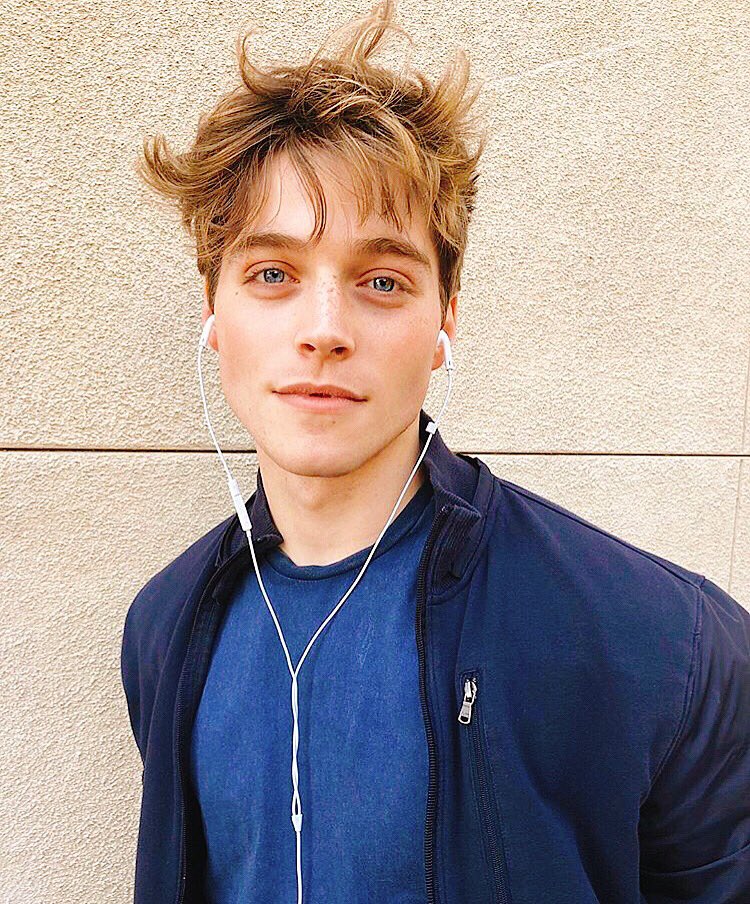 solmidstars's tweet image. [AU Jily - Wolfstar] ~ The melody of your touch.