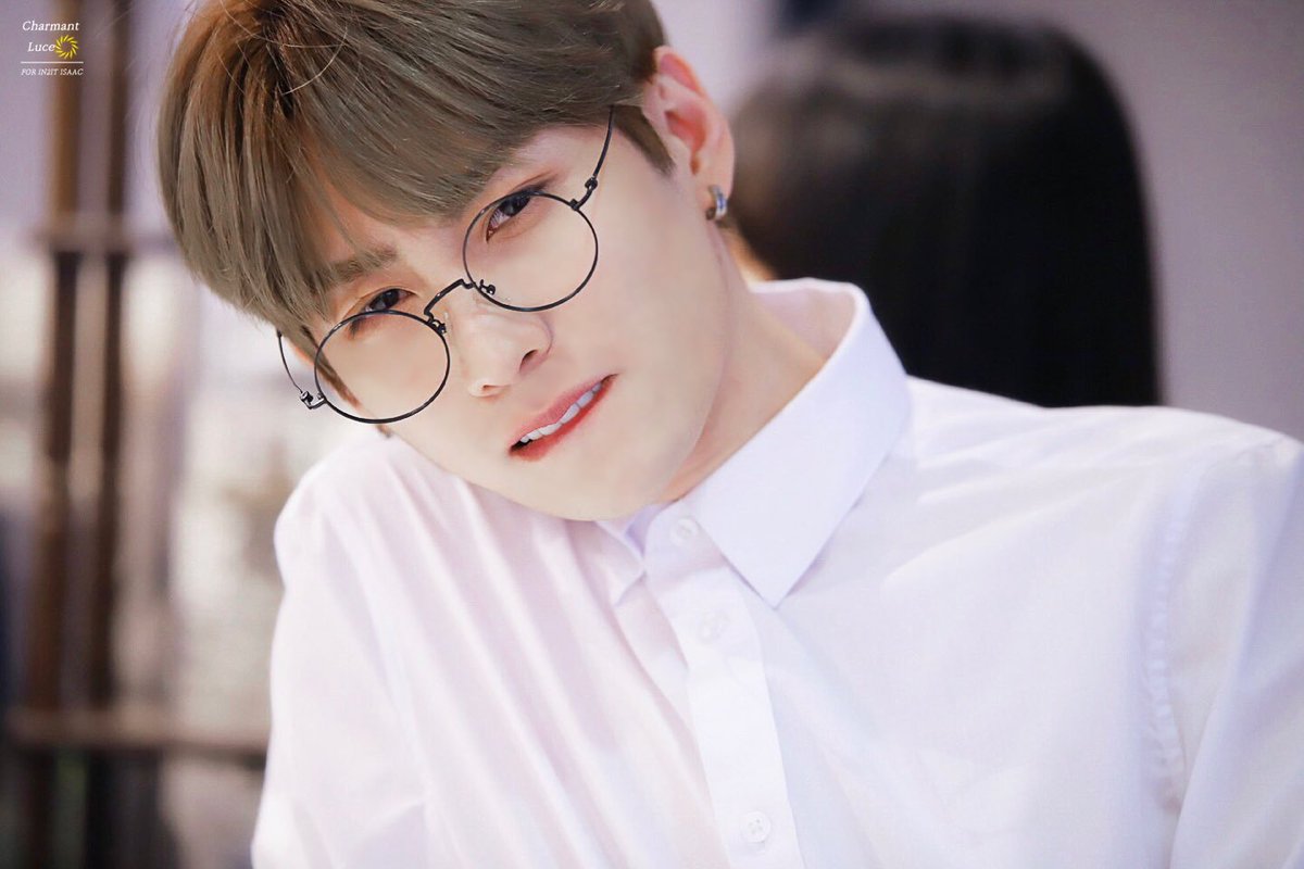 IN2IT_6's tweet photo. Light brown  •  with glasses

sexy oppa #아이젝 #Isaac #인투잇 #IN2IT #RunAway #소년24 #BOYS24 https://t.co/YYs2AdnJRl