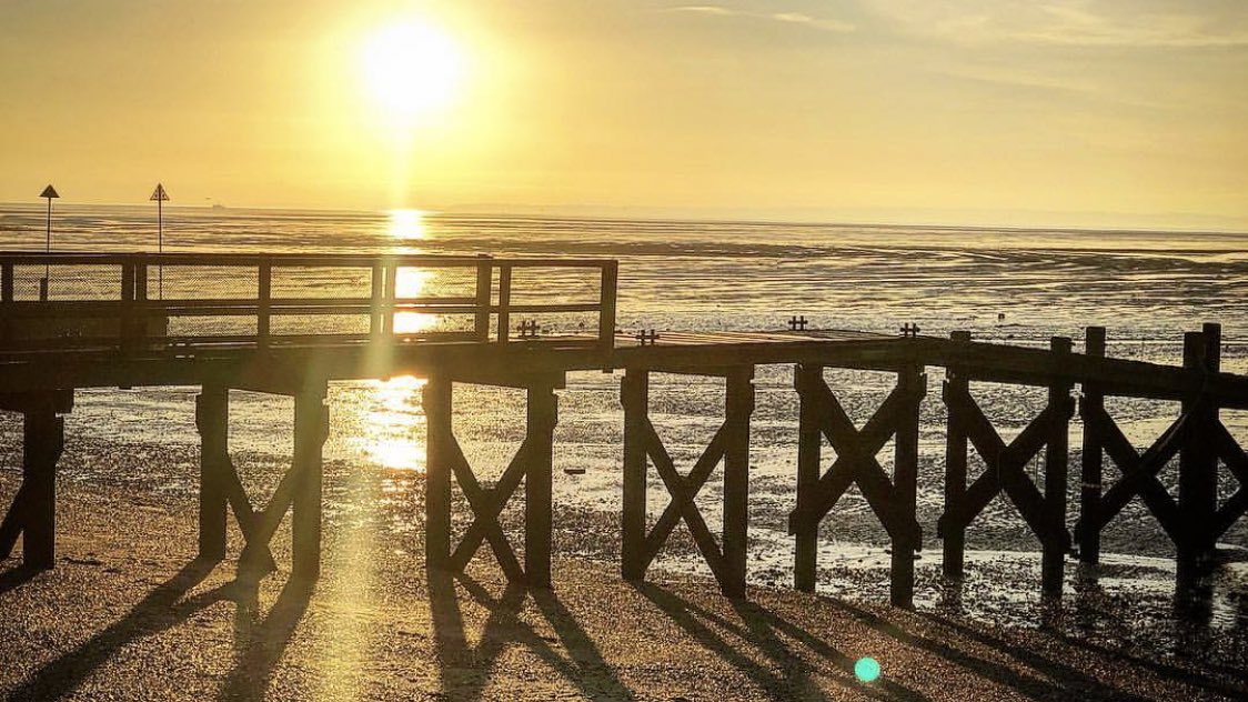 Southend_LPT's tweet photo. As the sun has set on a sunny #BankHolidayWeekend the team resolved 19 immediate incidents today including lots of missing children on the beach 🏖 

Please, if you visit #southend keep your love ones in your sight.
Also, snap a pic 📸
To help us if we need to search for them 👍 https://t.co/4IAfEVRppP