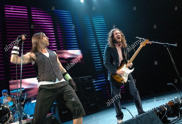 ChiliPeppersArg's tweet photo. #EfeméridesRHCP #IntergalacticTour | El 25 de agosto de 2006, Red Hot Chili Peppers daba su segundo show en el Oakland Arena de Oakland, California. Durante este show la banda presentó por primera vez en vivo la canción C'mon Girl. https://t.co/SD3Fvyr16z