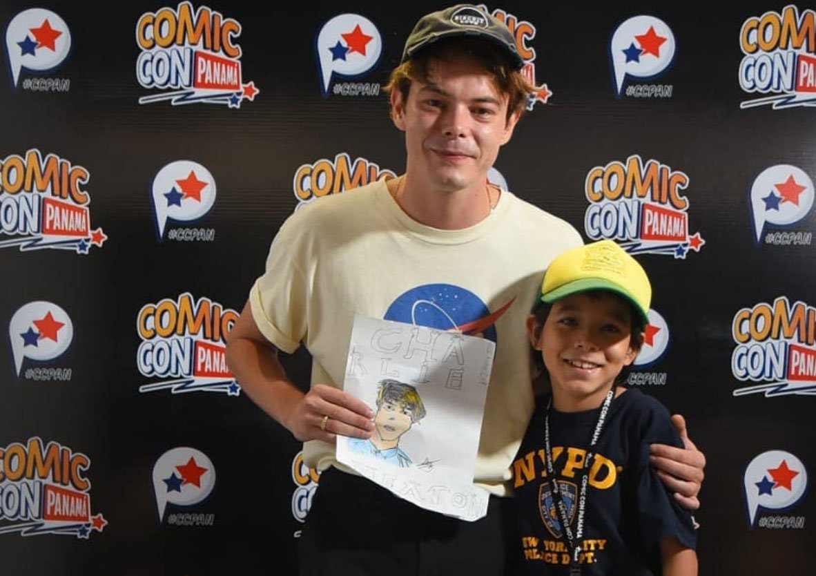 cheatonupdates's tweet photo. Charlie at @comicconpan yesterday #ccpan https://t.co/yqN8fMuOcy