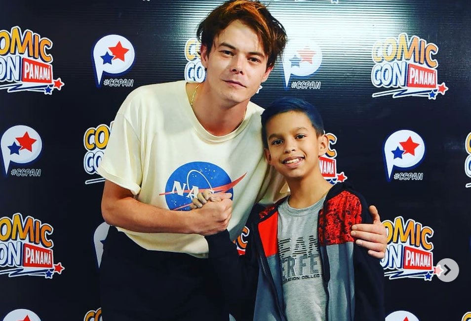 cheatonupdates's tweet photo. Charlie at @comicconpan yesterday #ccpan https://t.co/yqN8fMuOcy