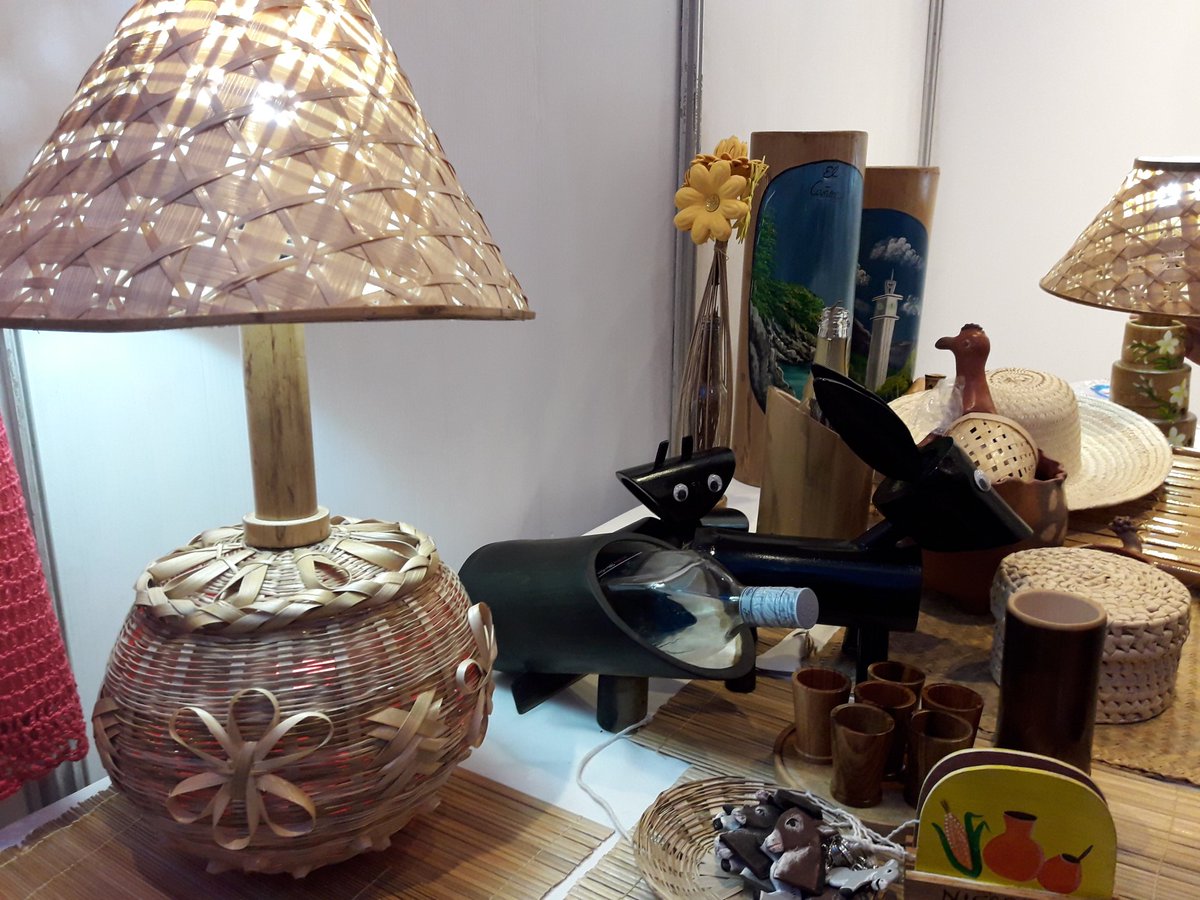 oscarviva13's tweet photo. #ExpoPyme2019 emprendedores nicas demostrando sus creaciones. Hoy último dia en el #OlofPalme @VivaNicaragua13 https://t.co/NkZsHoWkdN