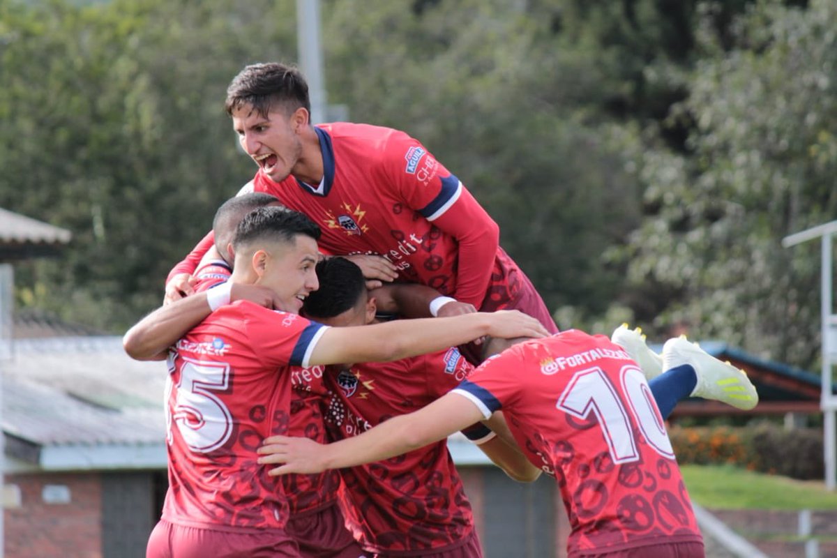 SaqueDeMetaCO's tweet photo. #MINUTOAMINUTOxSDM 🔵🔴⚪️
⏱90+4
Finaliza el partido y Forta logra conseguir los 3 puntos en casa.
#Forta 1 #RealCar 0 https://t.co/g2r6pZ89UJ