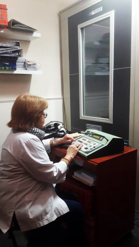 SaludRauch's tweet photo. ▪ Audiometrías a niños y niñas de 1º y 2º grado de las escuelas Nº 1, 4, 7 y 15 para medir su capacidad de escuchar sonidos y detectar posibles pérdidas de audición.
#PROSANE 2019 #SaludParaTodos https://t.co/9XmHcJJnj4