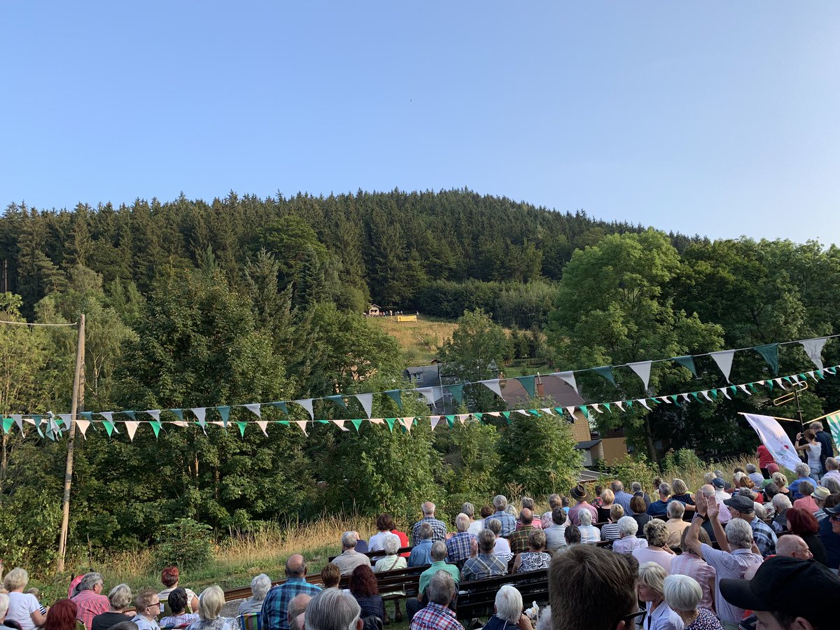 TSchipanski's tweet photo. Blech trifft Holz - das war das Motto des 1. Bergblasen in #Ilmenau #Manebach. Ein gelungener Auftakt eines schönen Veranstaltungsformats. #Thüringen #Heimat #Musik https://t.co/x52f5YAFnt