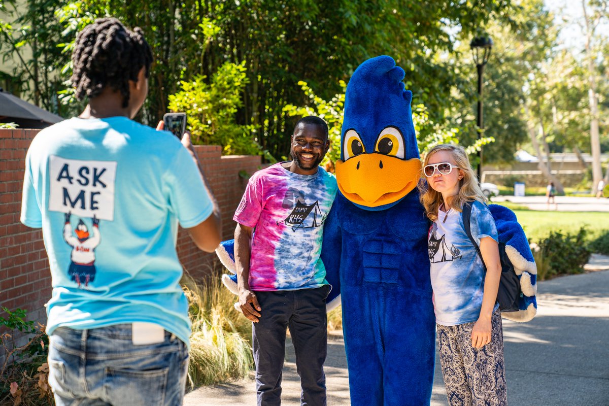 pomonacollege's tweet image. New Student Orientation is under way! It was a busy morning as families descended on South Campus to help move in their student to their sponsor groups! Chirp chirp!