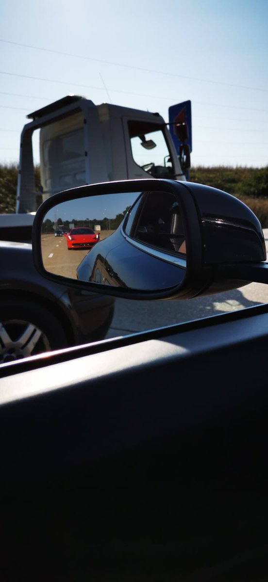 autopassionate's tweet photo. M25 life #3rdgear #m25 #AstonMartin #Ferrari #boom https://t.co/NjfvLH5Z9H