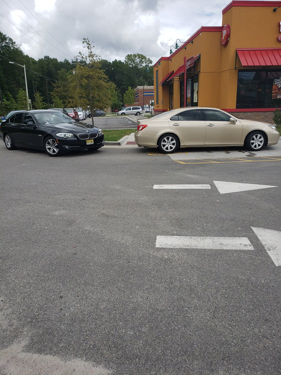 Rainlyn's tweet photo. @PopeyesChicken Really?! You got folks angry over here. The store had us on lock down!! Because one customer threatened the employees!! Instead of calling cops. Manger has store locked down. https://t.co/8oKq0GuyjD