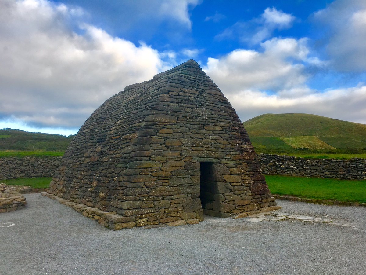 Jdbfitzgerald's tweet photo. #Gallarus #Oratory #DinglePeninsula #Fuchsia https://t.co/UxE0pMKS5r