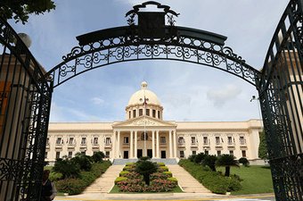 lasestrellaspld's tweet photo. En el 2020 @reinaldoparedp gobernará y trabajará desde el Palacio Nacional para el bien de todos los dominicanos y para continuar con el desarrollo y progreso que ha propiciado el #PLD en el pais. Reinaldo es el candidato de la experiencia y trayectoria partidaria #ReinaldoenSDE https://t.co/gszmCAaXMB