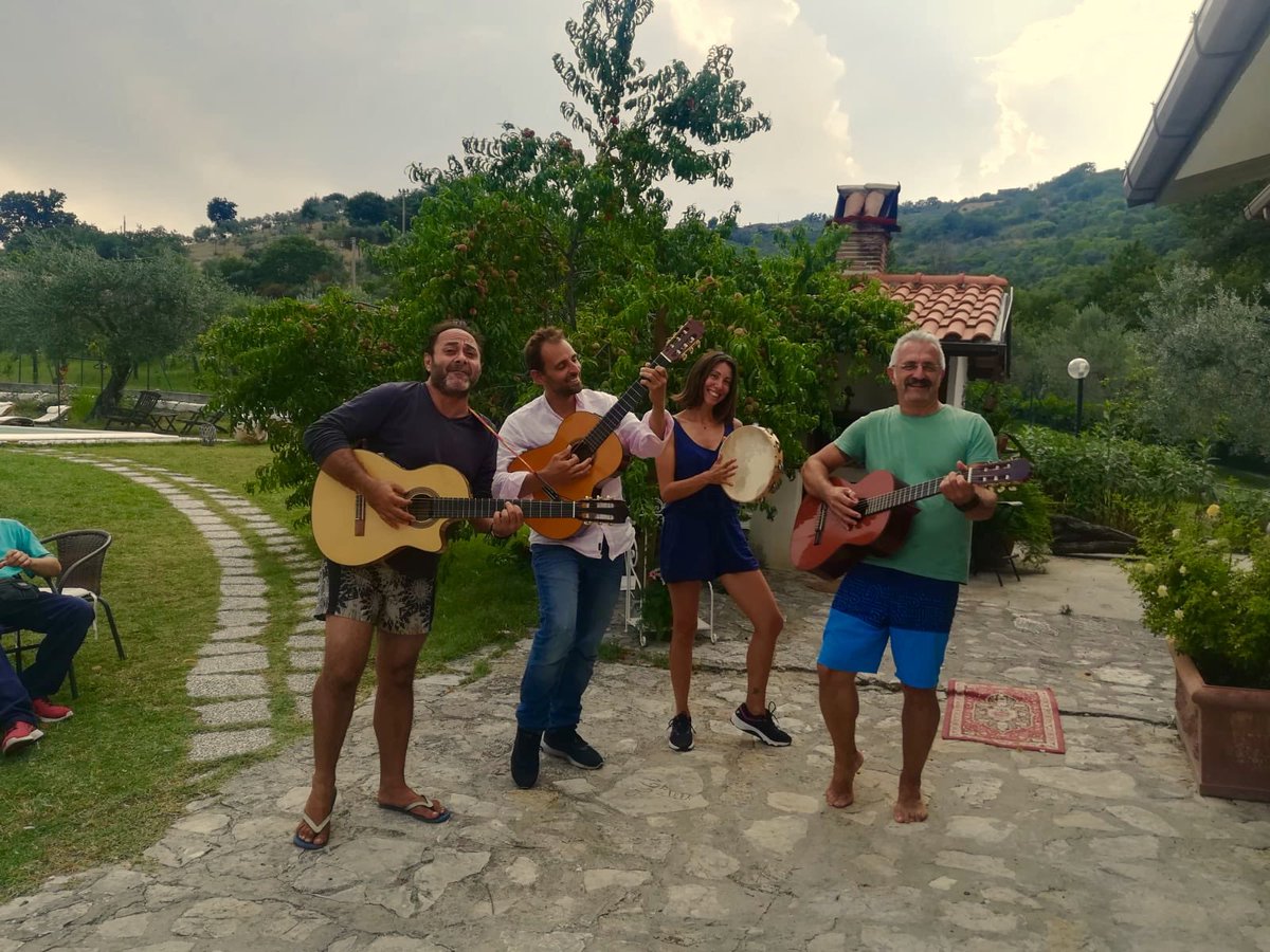 Uff...chiedeteci quanto ci annoiamo ogni giorno alla Tenuta del Casale del Jazz....