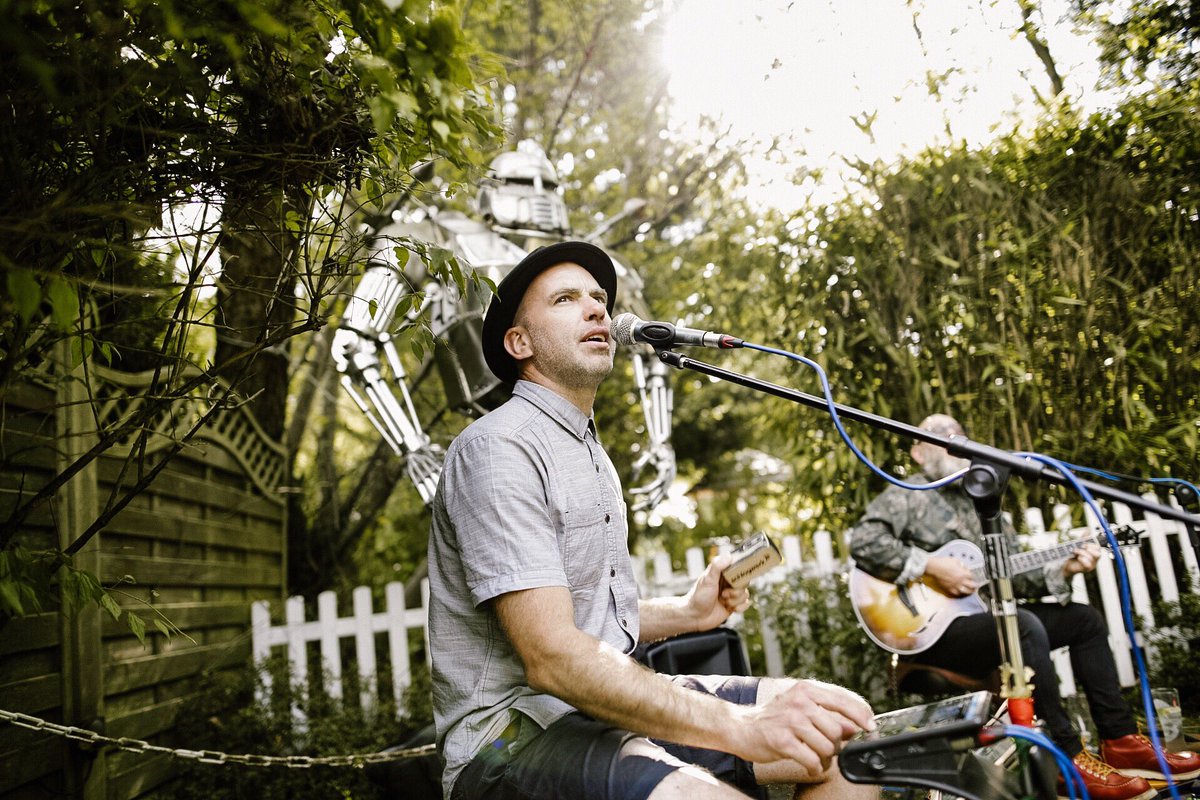 Beautiful day for a wedding @MillatGordleton yesterday wedding #live music #kissinlight