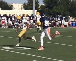 SunnKnah's tweet photo. He said he gon be a 🔐 down corner. Work my boy #17 MHS 🏈.WAWG WAWN https://t.co/HRTVavQf5T