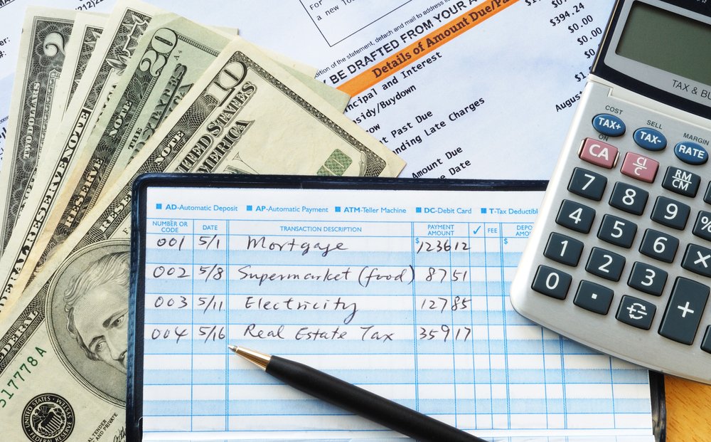 BlackMoneyHelp's tweet photo. Discretionary income is the amount of money you have left over after you pay your mortgage or lease, your car loan, taxes, bills and other necessary living expenses. #BlackWealth #BlackFamily #BlackDollars #BlackSuccess https://t.co/Rb75rrPm0c