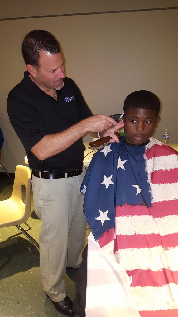 ED23HOOPS's tweet photo. @SyracuseSchools @RescueMission @TullysGoodTimes @empirebrew @cnyallstars #romanoautodealership #nicksbarbershop @PUMA @Nike https://t.co/SPWFqHSDyK
