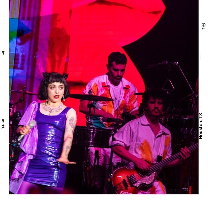 corazonlaferte's tweet photo. Es Bellísima 😍🔥❤.
Algunas capturas 📸 de las  presentación en @elpasocoliseum  #ElpasoColiseum Y en @reventioncenter #houston 🇺🇸💕 ... hoy continúa #LaGiradenorma⚡  en #sanAntaonio ..Imparables 🤗🎶
.
.
#Corazonlaferteperu 
#monlaferte https://t.co/2IrjBlT69F