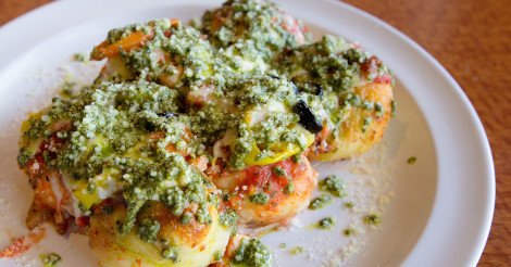 ThePizzaManiac's tweet photo. Treat yo'self! #parksnrec #azizansari Knotchos https://t.co/UtCVLpIo7e