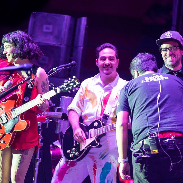 corazonlaferte's tweet photo. Es Bellísima 😍🔥❤.
Algunas capturas 📸 de las  presentación en @elpasocoliseum  #ElpasoColiseum Y en @reventioncenter #houston 🇺🇸💕 ... hoy continúa #LaGiradenorma⚡  en #sanAntaonio ..Imparables 🤗🎶
.
.
#Corazonlaferteperu 
#monlaferte https://t.co/2IrjBlT69F