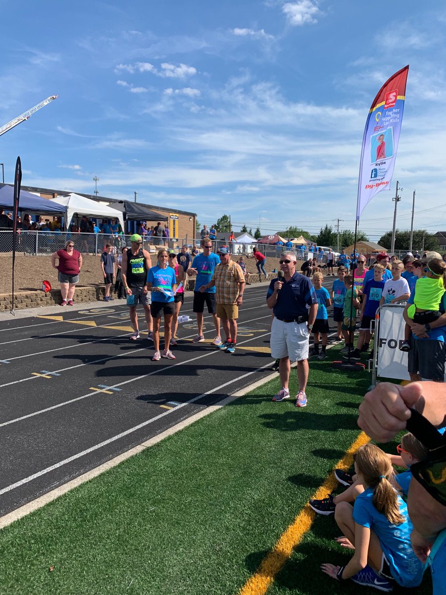 ACHShowersCtr's tweet photo. It was a gorgeous afternoon for the 5th Annual Kylie Rose’s Run with 800 participants raising funds to assist the patients receiving care in The Showers Family Center for Childhood Cancer and Blood Disorders.  Thank you Jacobs Family and friends! ⁦@KylieRosesRun⁩ https://t.co/dgHnQX6jQL
