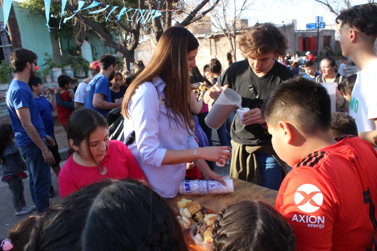 MarisaUcedaOk's tweet photo. Lindísimo festejo con los más chicos en el Bº San Martín 🧒👧💕
Muchos juegos y chocolatada para pasar una tarde divertida en el barrio, con solidaridad y compromiso por los niños y niñas. Queremos que tengan un presente mejor y un futuro lleno de esperanza #EsConLesPibes ☀️ https://t.co/sNX81kKgEK