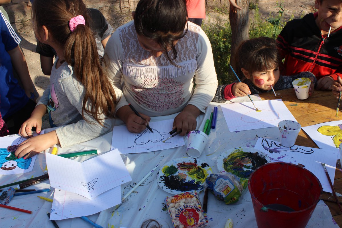 MarisaUcedaOk's tweet photo. Lindísimo festejo con los más chicos en el Bº San Martín 🧒👧💕
Muchos juegos y chocolatada para pasar una tarde divertida en el barrio, con solidaridad y compromiso por los niños y niñas. Queremos que tengan un presente mejor y un futuro lleno de esperanza #EsConLesPibes ☀️ https://t.co/sNX81kKgEK