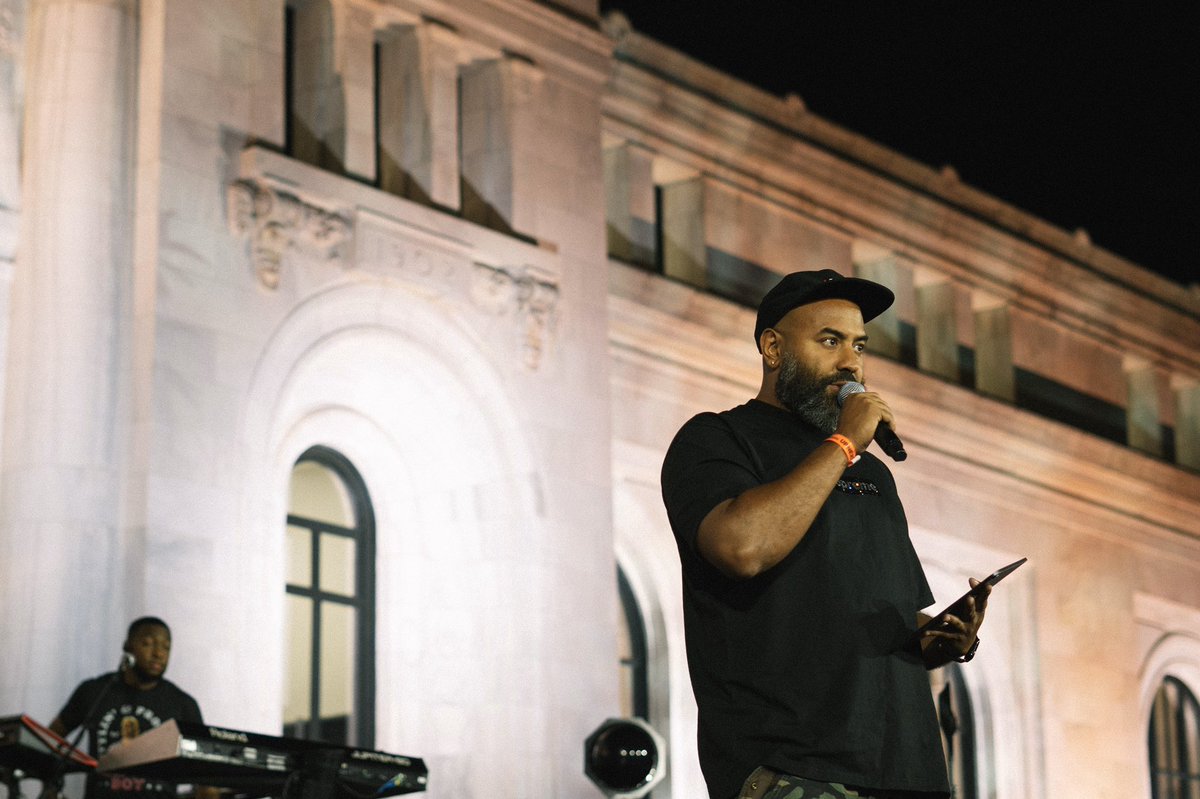 kidnoble's tweet image. The man himself, @oldmanebro at #AppleCarnegieLibrary. @Apple @AppleMusic @Beats1