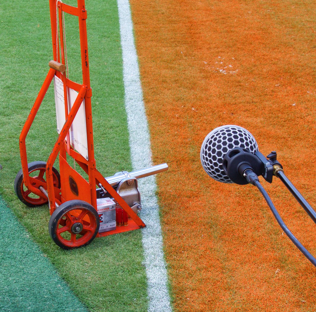 watsonwu's tweet photo. Blooper - I placed the #RodeNTSF1 ambisonic mic next to this black powder cannon (during last year’s #ClemsonFootball session). 😂😂 #blooper #clemsonuniversity #rodemic #ntsf1 #fieldrecording #sounddesign #soundeffects #ambisonic  #collegefootball #microphone #traveler @SanDisk https://t.co/9Ebv2ItDJT