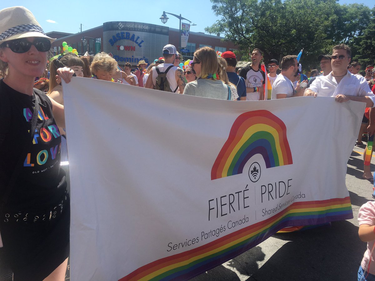 debd0410's tweet photo. #CSBProud #PrideParade https://t.co/R9FbiHJoh1