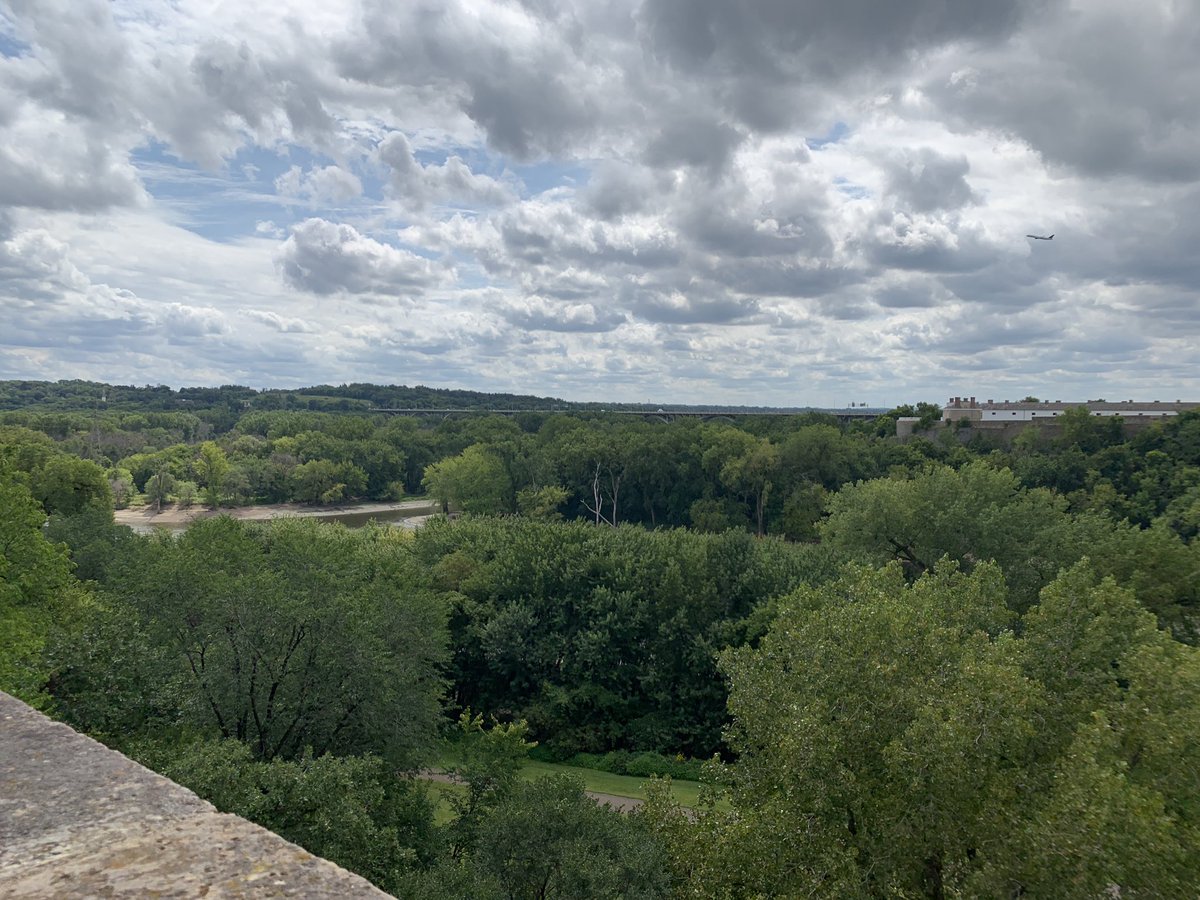 harerscience's tweet photo. Had an amazing #bdote #fieldtrip today with @humanities and learned a whole bunch about the #Dakota people and their #sacredsites around Saint Paul. So appreciative from hearing FROM Dakota people about Minnesota’s history. https://t.co/c7wXJVig8F