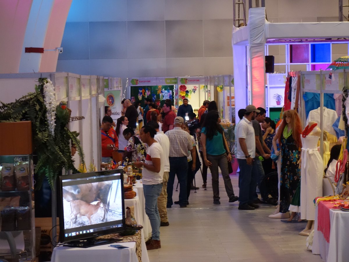 MinEmpren's tweet photo. #ExpoPyme2019
Lleno total en ExpoPyme 2019, aún puedes venir en familia y ser parte de la clausura en el Centro de Convenciones Olof Palme https://t.co/G1aSE0fiI6
