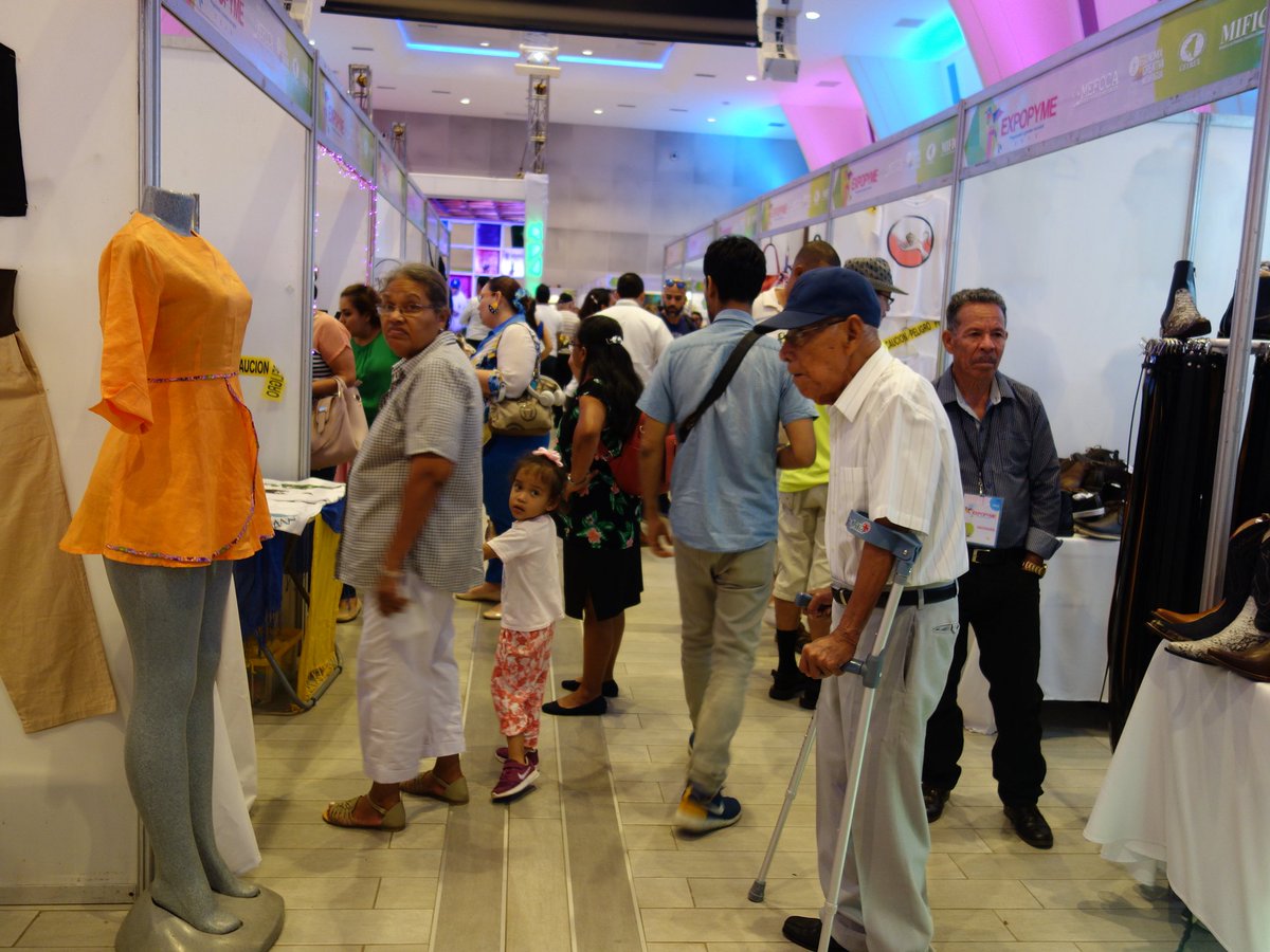 MinEmpren's tweet photo. #ExpoPyme2019
Lleno total en ExpoPyme 2019, aún puedes venir en familia y ser parte de la clausura en el Centro de Convenciones Olof Palme https://t.co/G1aSE0fiI6