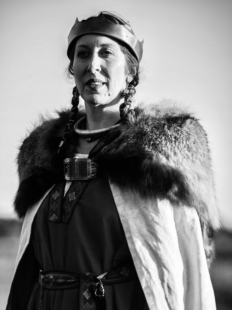 ProustM's tweet photo. #StuffofDreams #SuttonHoo #EdithPretty (1) https://t.co/zweniGD8Ao