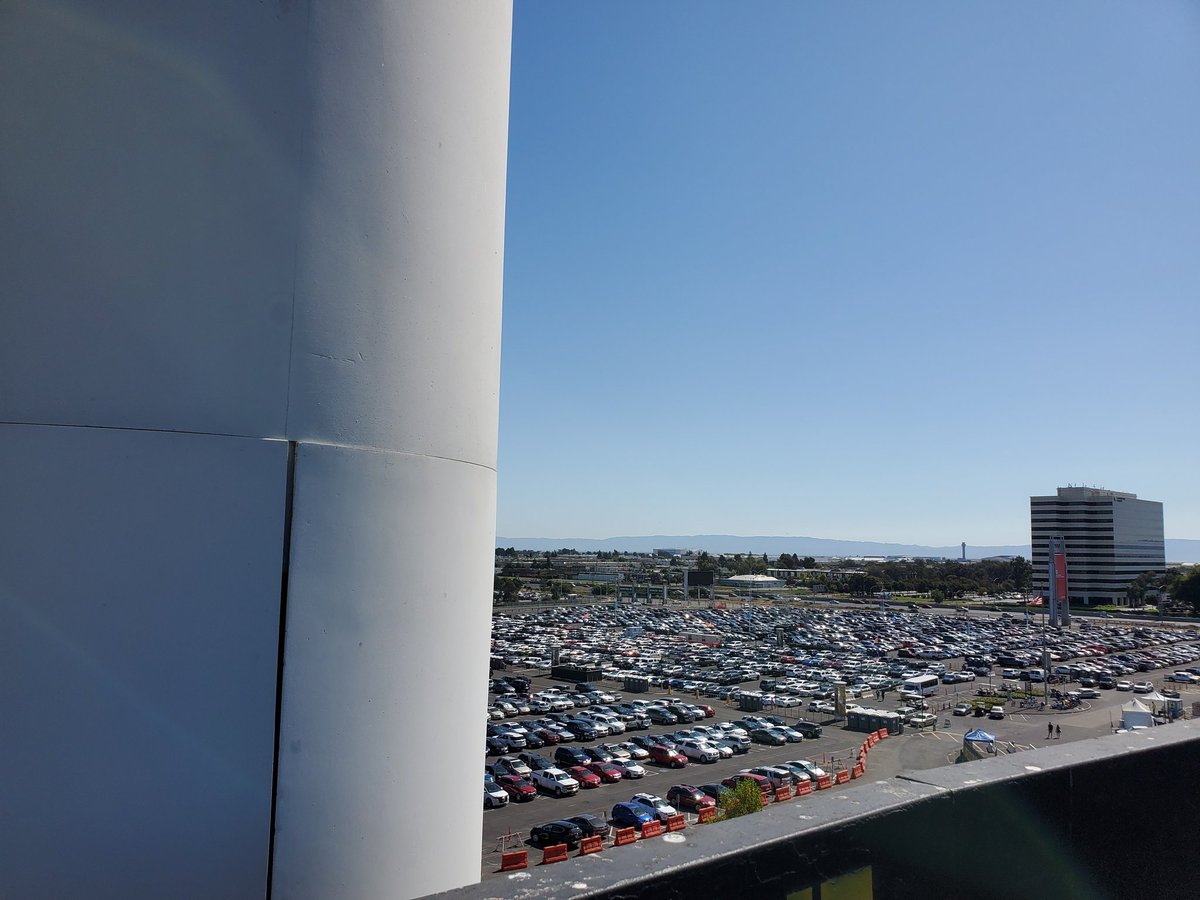 no_treefiddy's tweet photo. Current view ahead of and behind me. #WayyyyyUp https://t.co/k1tnuuyr2N