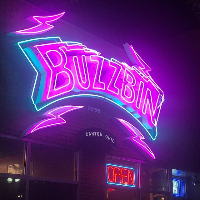 Signsofcanton's tweet photo. BUZZBIN
Canton, Ohio

#signs #neonsigns #cantonohio #barsigns #cantonohio #signsofcanton #buzzbin @buzzbin https://t.co/Rj81ZCpV1O